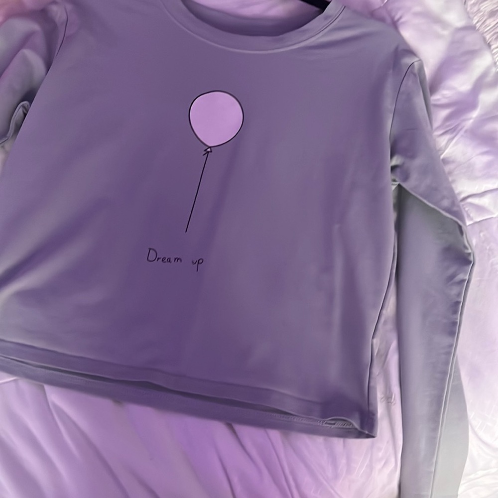 cute dream up sweatshirt (size M)
